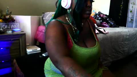 Snapshot of goddessmonni chatting on September 29, 8:02 pm MonniDoll online show from September 29, 8:02 pm