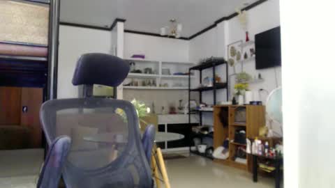 Snapshot of goddessofbigcock chatting on January 17, 6:36 am Eva online show from January 17, 6:36 am