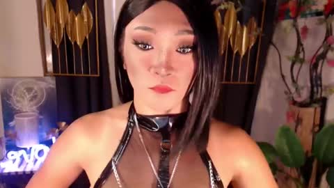 Snapshot of goddessquinnie chatting on December 12, 4:59 am quinnie online show from December 12, 4:59 am
