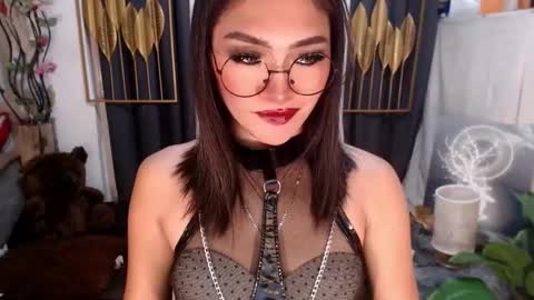 Snapshot of goddessquinnie chatting on March 10, 12:18 am quinnie online show from March 10, 12:18 am