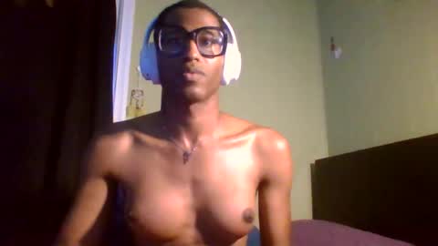 Snapshot of goddexx_kii chatting on May 15, 10:55 am goddexx_kii online show from May 15, 10:55 am