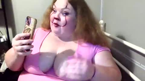 Snapshot of godessisabella chatting on October 30, 7:10 am godessisabella online show from October 30, 7:10 am