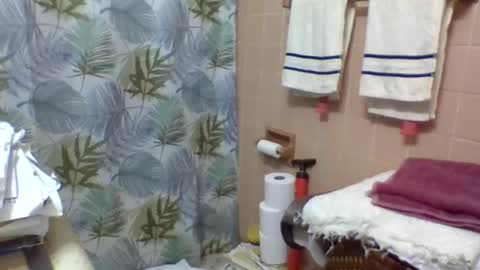 Snapshot of gojo885 chatting on February 18, 2:49 am gojo885 online show from February 18, 2:49 am