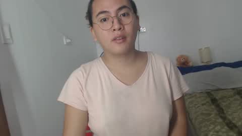 Snapshot of goldbella_ chatting on February 10, 2:30 am bella online show from February 10, 2:30 am
