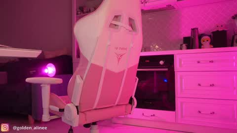 Snapshot of golden_alinee chatting on January 23, 11:58 pm Aline meow   online show from January 23, 11:58 pm