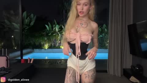 Snapshot of golden_alinee chatting on October 30, 4:08 pm Aline meow   online show from October 30, 4:08 pm