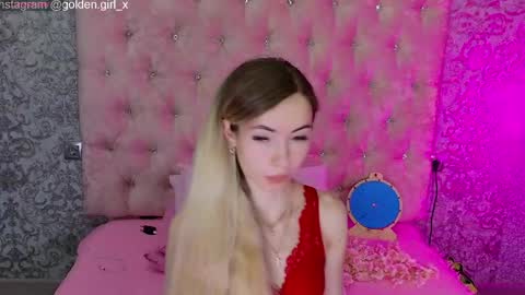 Snapshot of golden_girl__ chatting on April 21, 1:53 am golden girl online show from April 21, 1:53 am