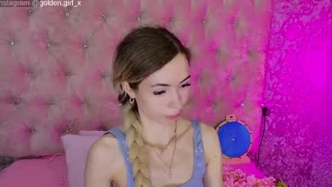 Snapshot of golden_girl__ chatting on April 22, 1:52 am golden girl online show from April 22, 1:52 am
