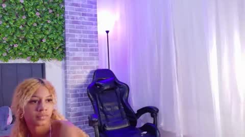 Snapshot of goldenluna chatting on September 11, 3:50 am Moon online show from September 11, 3:50 am