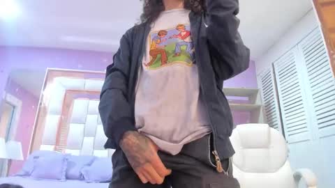 Snapshot of goldentemptation_ chatting on June 8, 7:36 pm goldentemptation_ online show from June 8, 7:36 pm
