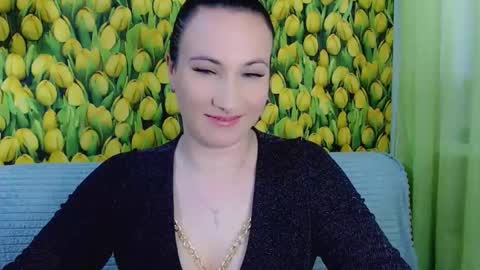 Snapshot of goldmoonn chatting on April 6, 11:11 am goldmoonn online show from April 6, 11:11 am