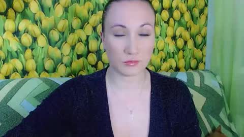 Snapshot of goldmoonn chatting on April 19, 4:28 pm goldmoonn online show from April 19, 4:28 pm