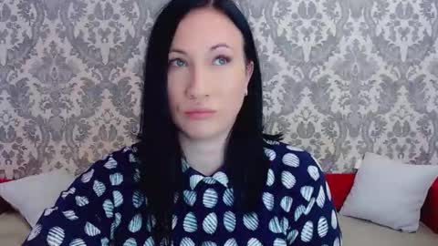 Snapshot of goldmoonn chatting on April 24, 9:12 am goldmoonn online show from April 24, 9:12 am