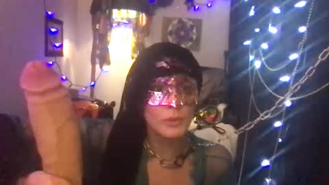 Snapshot of goldynsilvyrempress chatting on May 24, 4:50 am goldynsilvyrempress online show from May 24, 4:50 am