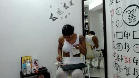 Snapshot of golositha26 chatting on January 21, 1:29 am Valentina online show from January 21, 1:29 am