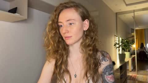 Polly online show from November 16, 1:39 pm