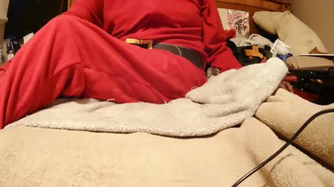 Snapshot of goodbootaye chatting on December 25, 12:37 pm Juicy Booty online show from December 25, 12:37 pm