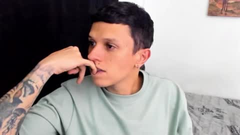 Snapshot of goodboy69i chatting on March 12, 12:20 am goodboy69i online show from March 12, 12:20 am