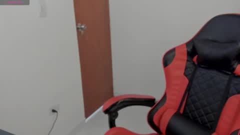 Snapshot of goodboy69i chatting on September 28, 1:27 pm goodboy69i online show from September 28, 1:27 pm