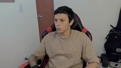 Snapshot of goodboy69i chatting on October 4, 12:25 pm goodboy69i online show from October 4, 12:25 pm