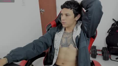 Snapshot of goodboy69i chatting on October 5, 12:42 am goodboy69i online show from October 5, 12:42 am