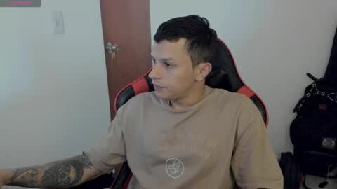 Snapshot of goodboy69i chatting on October 17, 11:24 am goodboy69i online show from October 17, 11:24 am