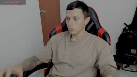 Snapshot of goodboy69i chatting on November 10, 12:20 am goodboy69i online show from November 10, 12:20 am