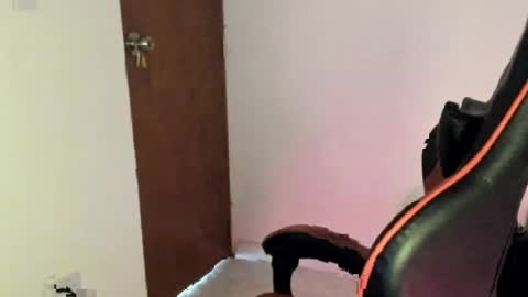 Snapshot of goodboy69i chatting on April 9, 2:11 am goodboy69i online show from April 9, 2:11 am