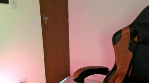 Snapshot of goodboy69i chatting on April 19, 5:45 pm goodboy69i online show from April 19, 5:45 pm