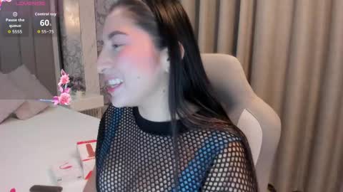 Snapshot of goodgirl22_ chatting on April 21, 1:07 am Emmy online show from April 21, 1:07 am