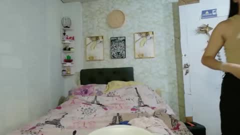 geneviev online show from April 3, 2:37 pm