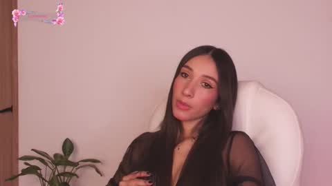 Snapshot of gorgeous_brunette chatting on June 24, 8:24 am Rose online show from June 24, 8:24 am