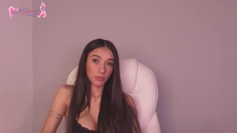 Snapshot of gorgeous_brunette chatting on June 29, 9:59 am Rose online show from June 29, 9:59 am
