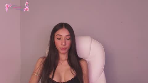 Snapshot of gorgeous_brunette chatting on June 29, 10:15 am Rose online show from June 29, 10:15 am