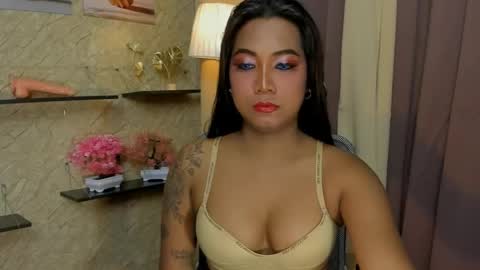 Snapshot of gorgeous_dark_luna chatting on May 1, 5:17 pm RIANA online show from May 1, 5:17 pm