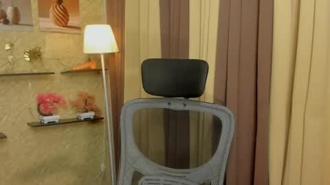 Snapshot of gorgeous_dark_luna chatting on June 2, 6:21 pm RIANA online show from June 2, 6:21 pm