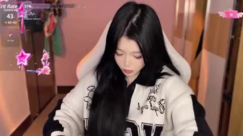 Snapshot of gorgeous_girl33 chatting on December 6, 6:39 pm gorgeous girl33 online show from December 6, 6:39 pm