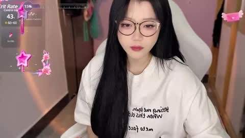 Snapshot of gorgeous_girl33 chatting on December 8, 8:15 pm gorgeous girl33 online show from December 8, 8:15 pm