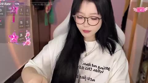 Snapshot of gorgeous_girl33 chatting on December 8, 11:19 pm gorgeous girl33 online show from December 8, 11:19 pm