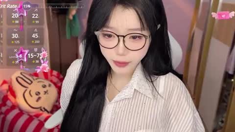 Snapshot of gorgeous_girl33 chatting on December 11, 8:07 pm gorgeous girl33 online show from December 11, 8:07 pm