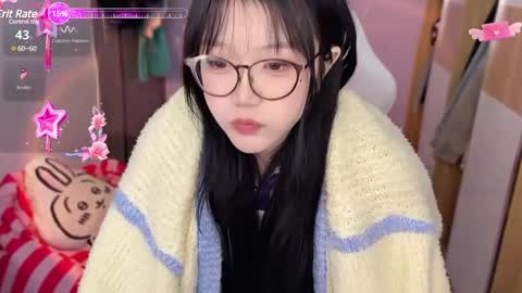 Snapshot of gorgeous_girl33 chatting on December 12, 11:47 pm gorgeous girl33 online show from December 12, 11:47 pm