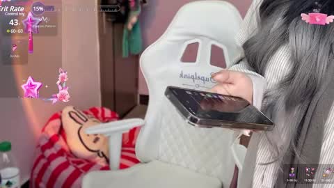 Snapshot of gorgeous_girl33 chatting on December 20, 5:04 am gorgeous girl33 online show from December 20, 5:04 am