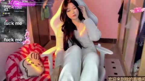 Snapshot of gorgeous_girl33 chatting on January 14, 10:12 pm gorgeous girl33 online show from January 14, 10:12 pm