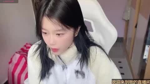 Snapshot of gorgeous_girl33 chatting on February 24, 3:55 am gorgeous girl33 online show from February 24, 3:55 am