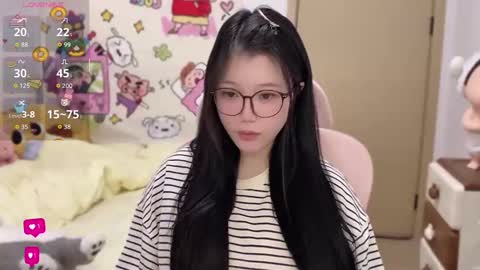 Snapshot of gorgeous_girl33 chatting on November 8, 1:50 am gorgeous girl33 online show from November 8, 1:50 am