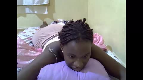 Snapshot of gorgeous_maya1 chatting on April 24, 7:22 am gorgeous_maya1 online show from April 24, 7:22 am