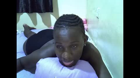 Snapshot of gorgeous_maya1 chatting on May 16, 12:40 am gorgeous_maya1 online show from May 16, 12:40 am