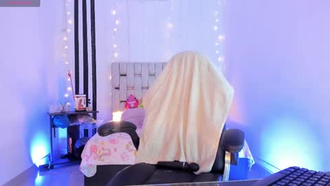 Snapshot of gorgeous_t chatting on April 25, 9:12 pm i am Jessi I love animals and drawing I hope to get along with everyone. XOXO online show from April 25, 9:12 pm