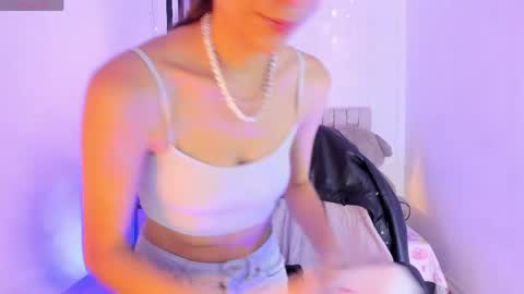 Snapshot of gorgeous_t chatting on June 8, 6:52 pm i am Jessi I love animals and drawing I hope to get along with everyone. XOXO online show from June 8, 6:52 pm