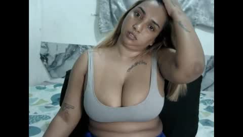 gorgeouslips10 online show from April 12, 4:56 pm